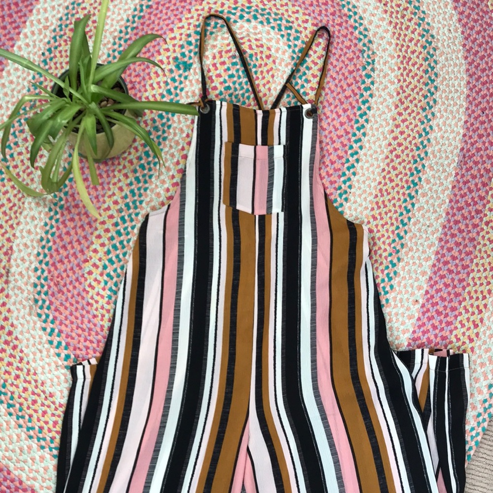 Xhilaration Women’s wide leg overall romper.
